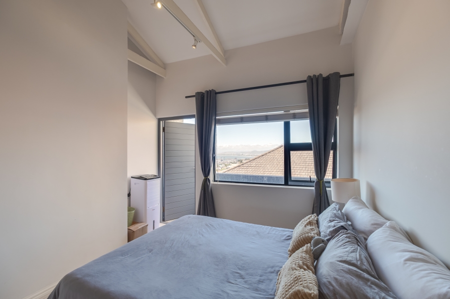 1 Bedroom Property for Sale in Vredehoek Western Cape